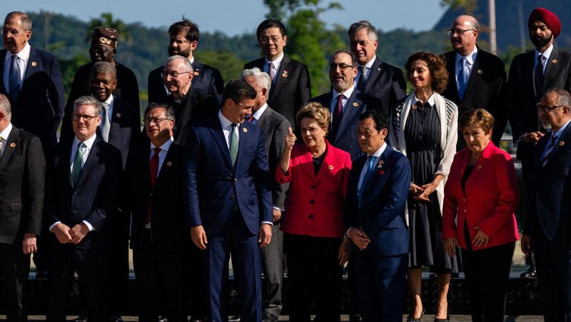 Para pemimpin G20 menghadiri acara peluncuran Aliansi Global Melawan Kelaparan dan Kemiskinan pada KTT G20 di Museum Seni Modern di Rio de Janeiro, Brasil pada Senin, 18 November 2024. (REUTERS/Leah Millis)