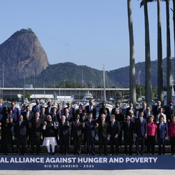 Geger Joe Biden 'Hilang' di Foto Bersama Pemimpin G20, Ada Apa?