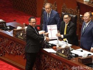 Video: DPR Resmi Sahkan RUU DKJ Jadi UU