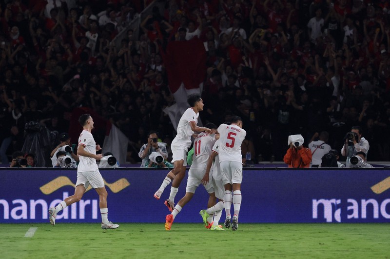 Tim Nasional (Timnas) Indonesia berhasil unggul atas Arab Saudi dalam Kualifikasi Piala Dunia 2026 Zona Asia pada Selasa (19/11/2024). (AP Photo/Tatan Syuflana)