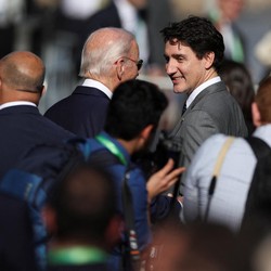 Momen Detik-Detik Biden 'Menghilang' saat Foto Bersama Delegasi G20