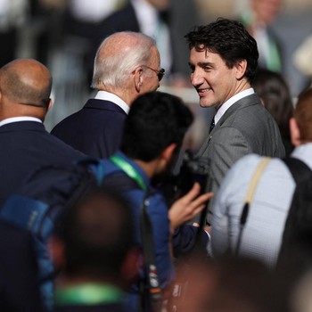 Momen Detik-Detik Biden 'Menghilang' saat Foto Bersama Delegasi G20