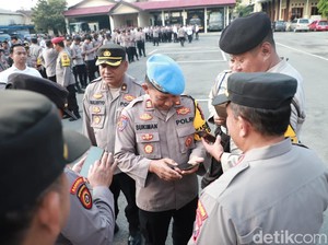 Propam Polres Kediri Periksa Ponsel Anggota untuk Cegah Judi Online