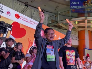 Pramono Hadiri Acara Wibu, Pakai Kaus Captain Tsubasa hingga Nge-chant Bareng