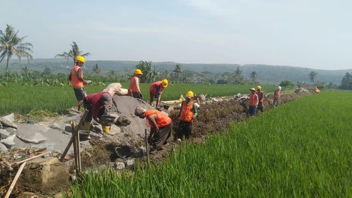 Program Padat Karya Tunai (PKT) Kementerian Pekerjaan Umum untuk swasembada pangan. (Dok. Kementerian PU)