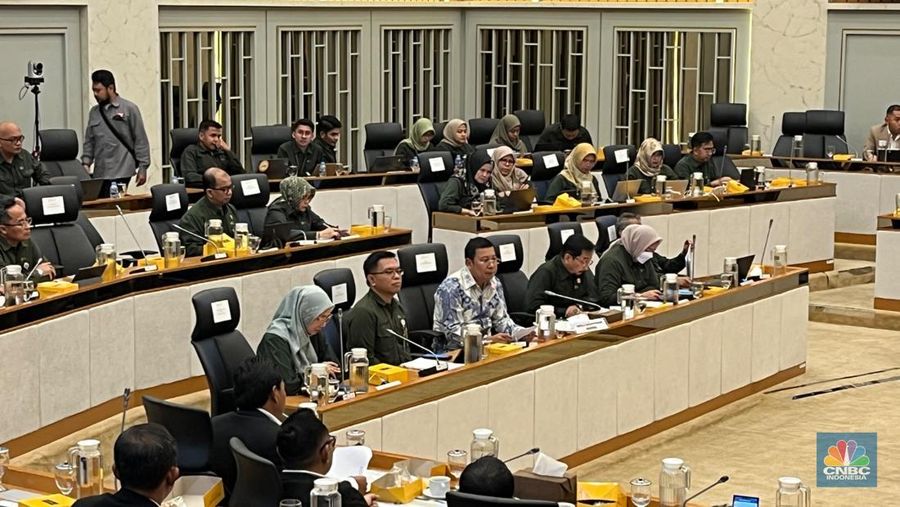 Rapat Dengar Pendapat (RDP) Kepala Bapanas Arief Prasetyo Adi dengan Komisi IV DPR RI di Kompleks Parlemen, Jakarta, Selasa (19/11/2024). (CNBC Indonesia/Rindi Salsabilla Putri)