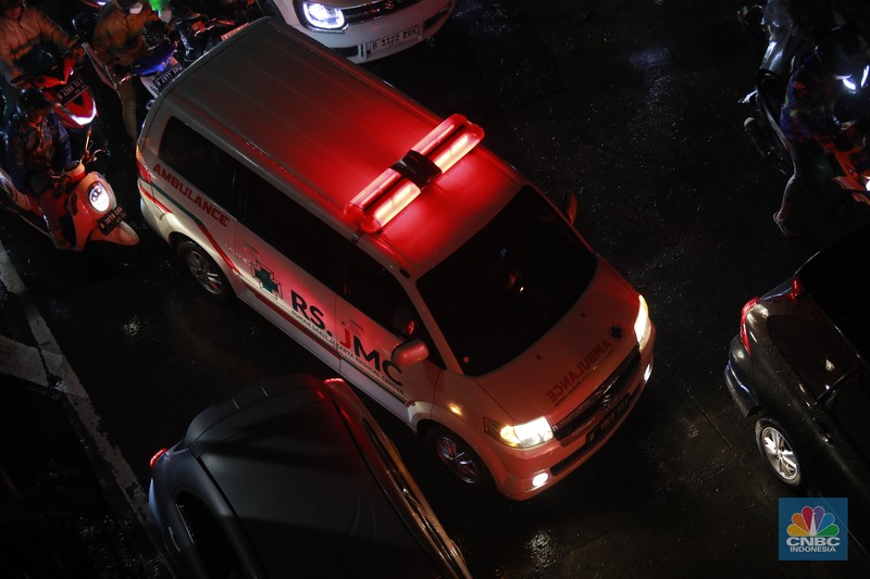 Suasana kemacetan di sepanjang jalan TB Simatupang, Jakarta, Selasa, (19/11/2024). Jalan TB Simatupang, Jakarta Selatan (Jaksel), macet parah imbas banjir di Cilandak. Warga mengeluh kemacetan ini menambah lelahnya sehabis pulang kerja. (վ/Muhammad Sabki)