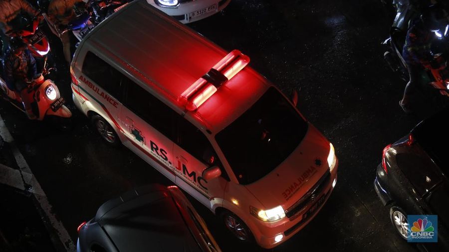 Suasana kemacetan di sepanjang jalan TB Simatupang, Jakarta, Selasa, (19/11/2024). Jalan TB Simatupang, Jakarta Selatan (Jaksel), macet parah imbas banjir di Cilandak. Warga mengeluh kemacetan ini menambah lelahnya sehabis pulang kerja. (վ/Muhammad Sabki)