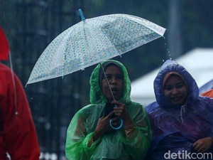 Waspada Cuaca Ekstrem Selama Nataru 2024, BMKG Ingatkan Potensi Bencana Ini