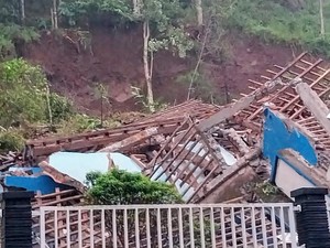 Video Detik-detik Rumah di Purworejo Tertimbun Longsor