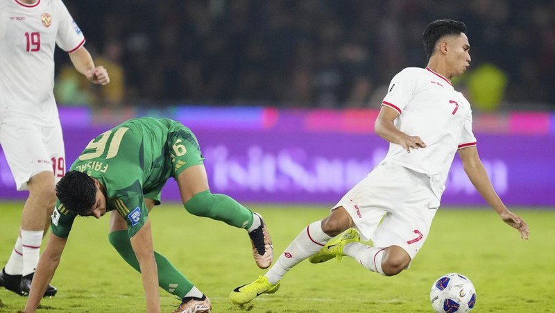 Tim Nasional (Timnas) Indonesia berhasil unggul atas Arab Saudi dalam Kualifikasi Piala Dunia 2026 Zona Asia pada Selasa (19/11/2024). (AP Photo/Tatan Syuflana)