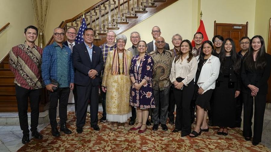Wakil Menteri Perdagangan AS untuk Perdagangan Internasional Marisa Lago memimpin delegasi tingkat tinggi AS ke Indonesia sebagai bagian dari Misi Perdagangan Teknologi Inovatif untuk Pengembangan Infrastruktur Perkotaan guna memperdalam hubungan ekonomi, memajukan perdagangan AS-Indonesia, dan terlibat dalam bidang utama yang menjadi kepentingan bersama, termasuk infrastruktur digital, kota pintar, dan keberlanjutan. (via By U.S. Embassy/State Dept/Rifky Suryadinata)
