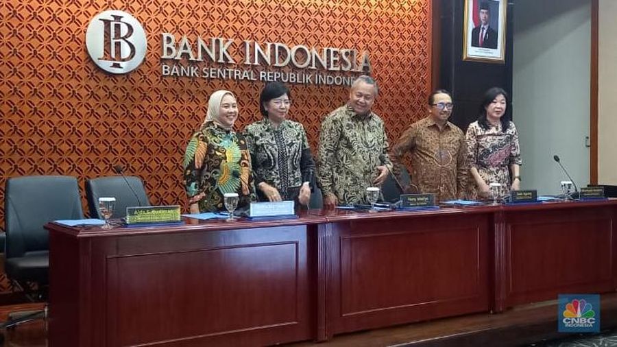 Dewan Gubernur Bank Indonesia dalam Pengumuman Hasil Rapat Dewan Gubernur Bulanan Bulan November 2024. (վ/Arrijal Rachman)
