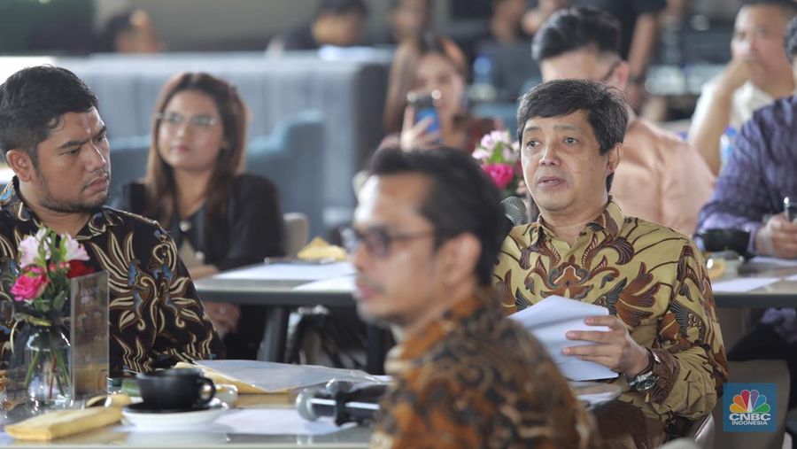 Hendra Gunawan, Direktur Teknik dan Linkungan Dirjen Minerba Kementerian ESDM dengan tema 