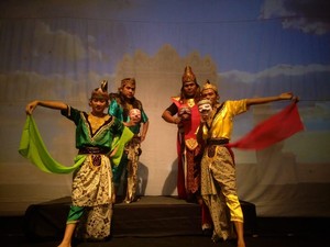 Mengenal Kesenian Wayang Wong Khas Cirebon