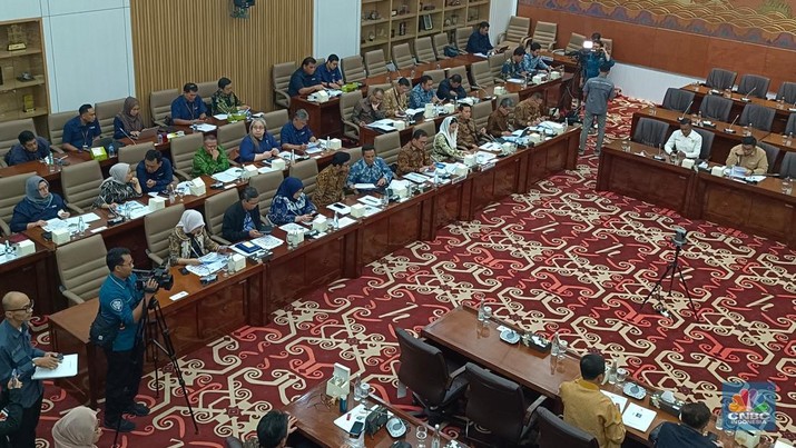 Komisi VI DPR RI Rapat Kerja dengan Menteri Perdagangan RI Budi Santoso, Rabu (20/11/2024). (CNBC Indonesia/Martyasari Rizky)