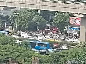 Ada Demo Depan Kemnaker, Lalin Jalan Gatsu Arah Pancoran Macet
