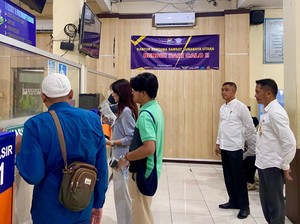 Pemutihan Pajak, Ratusan Pemohon Serbu Samsat Surabaya Utara