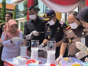 Kejari Gresik Musnahkan Barbuk dari Ratusan Perkara, Sebagian Besar Judol