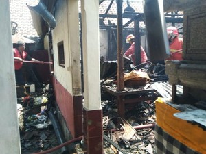 Bale Dangin-Gudang Pemanggangan Ayam Ludes Terbakar di Karangasem