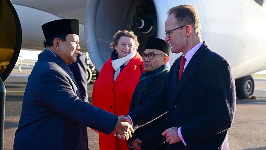 Presiden Prabowo Subianto beserta rombongan tiba di Bandara Stansted, London, Inggris, Rabu (20/11/2024), sekitar pukul 08.40 waktu setempat. (Dok: BPMI)