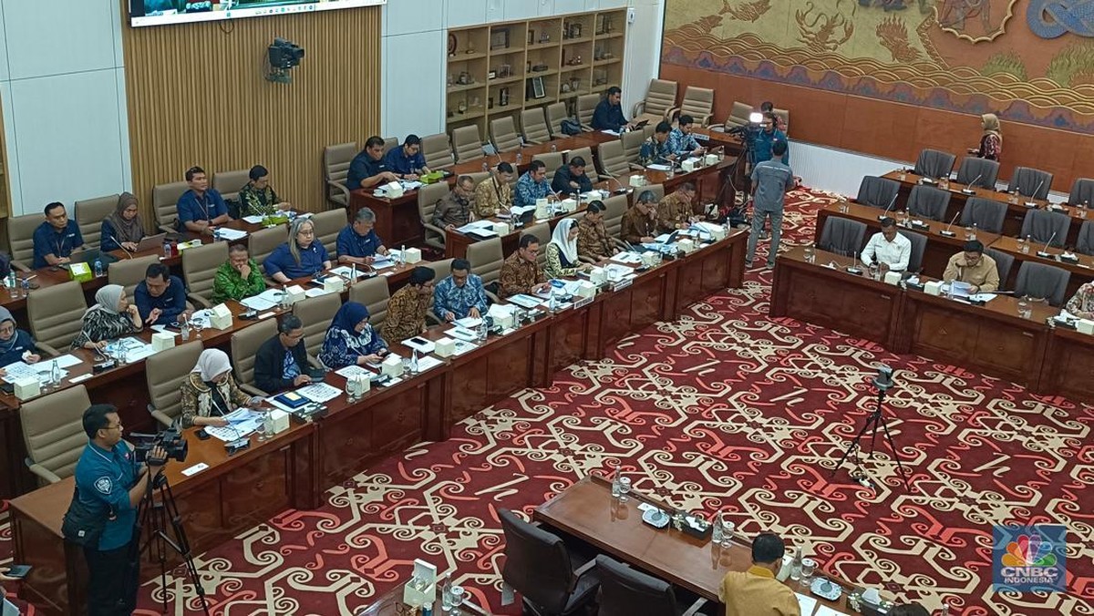Mendag dan Pejabat Kemendag Hibur DPR: Ada Agenda Rahasia?