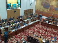 Mendag Bawa Wamendag dan Seluruh Pejabat Kemendag ke DPR, Ada Apa?