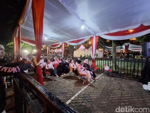 Antusiasme Pendukung Ikuti Debat Terakhir Pilwako Palembang Meski Gerimis