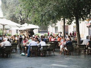 Pelaku Usaha Wisata Spanyol Kritisi Kebijakan Baru Terkait Pajak Turis