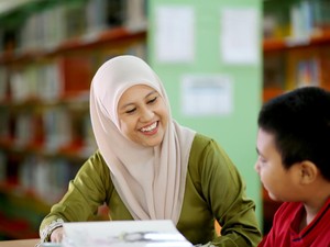 10 Puisi Hari Guru Nasional, Bisa Diberikan ke Guru Kesayangan