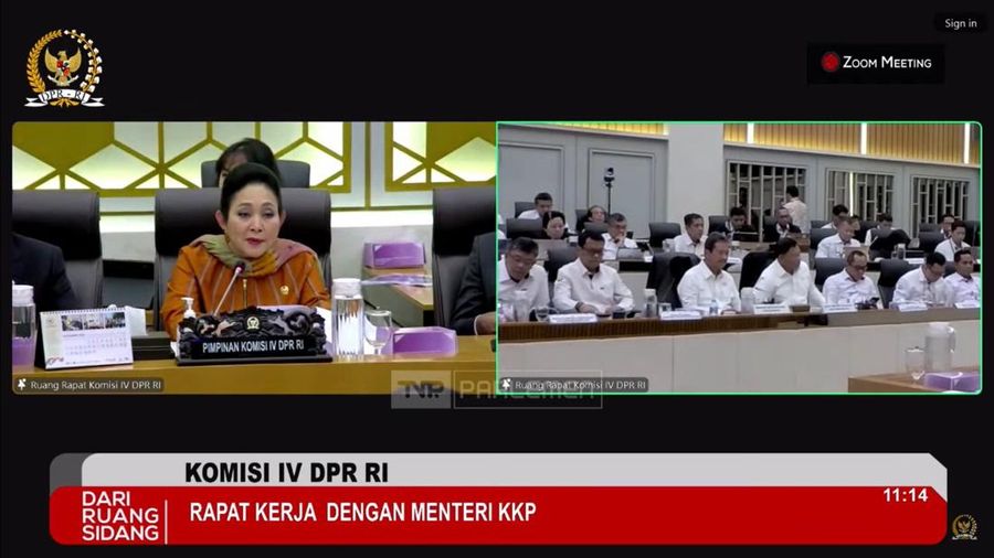 Titiek Soeharto pimpin Rapat Kerja Komisi IV DPR bersama Menteri Kelautan Perikanan Sakti Wahyu Trenggono, Rabu (20/11/2024). (Tangkapan Layar Youtube Komisi IV DPR RI)