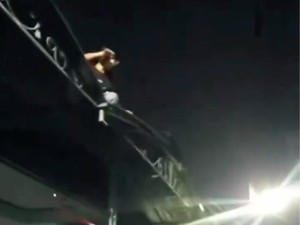 Maling Motor Ditangkap di Atap Warga Jaktim Usai HP Dilacak Korban