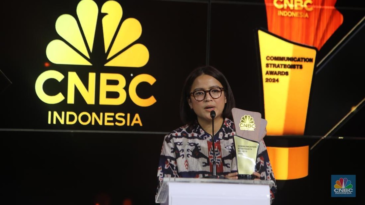 OJK Buktikan Kualitas: Tim Komunikasi Raih Penghargaan Strategi Komunikasi!