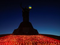 Kyiv Peringati 1.000 Hari Perang Rusia-Ukraina, Pasang 1.000 Lilin