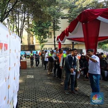 Penampakan Warga Jakpus Berebut Ikutan Simulasi Nyoblos Pilkada