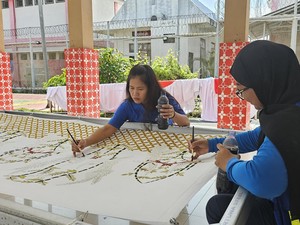 Aktivitas Terkini Mary Jane di Lapas Jogja: Pasang Pohon Natal-Membatik