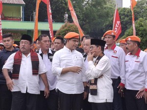 Pakai Baret Oranye, Anies Hadir di Apel Siaga Pramono-Rano