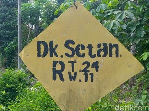 Kampung Setan yang Sama Sekali Tidak Seram