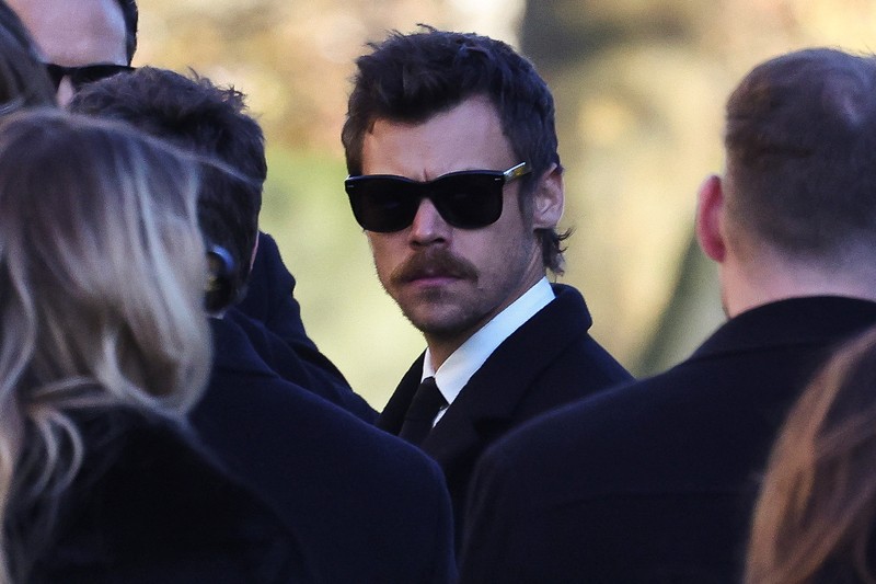 Peti mati mantan penyanyi One Direction Liam Payne tiba untuk pemakaman di Gereja St. Mary di Amersham, dekat London, Inggris, 20 November 2024. Peti mati mantan penyanyi One Direction Liam Payne tiba untuk pemakaman di Gereja St. Mary di Amersham, dekat London, Inggris, 20 November 2024. (REUTERS/Toby Melville)