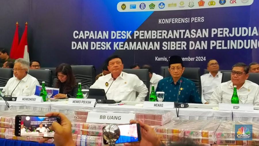 Konferensi Pers Pencapaian Kinerja Desk Pemberantasan Perjudian Daring dan Desk Keamanan Siber dan Pelindungan Data yang akan dilaksanakan di Media Center Kementerian Komdigi, Jakarta Pusat, Kamis (21/11/2024). (CNBC Indonesia/Rosseno Aji)