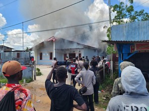 Massa Protes Hasil Seleksi CPNS di Mappi Papua, Kantor BKPSDM Dibakar