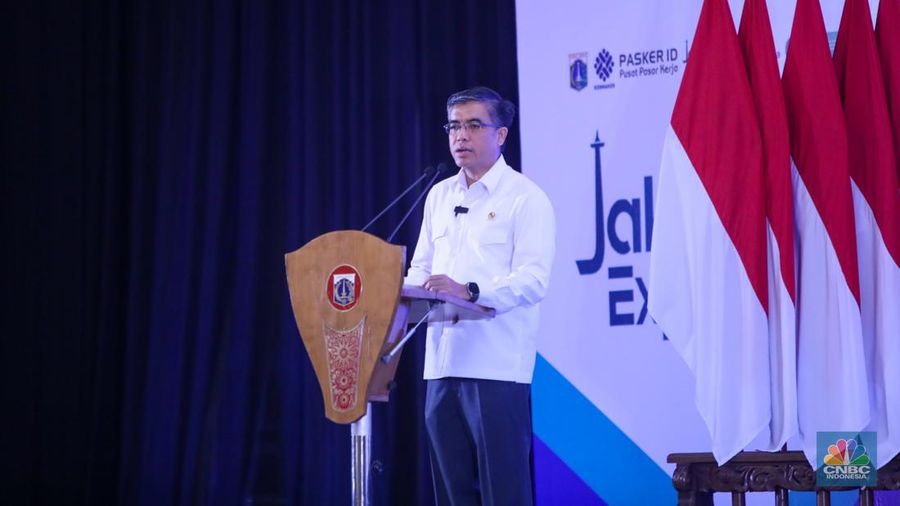 Menteri Ketenagakerjaan (Menaker) Yassierli saat menghadiri Jaknaker Expo di Balai Sudirman, Jakarta,  Kamis (21/11/2024). (CNBC Indonesia/Faisal Rahman)