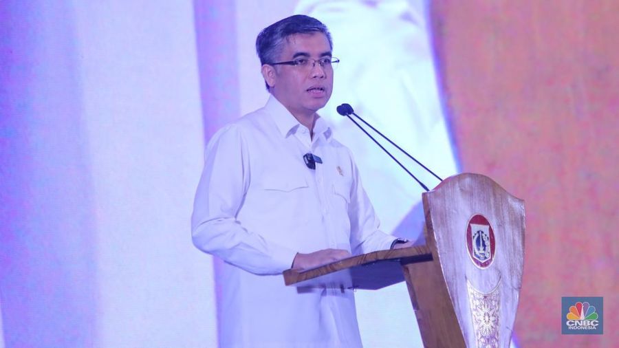 Menteri Ketenagakerjaan (Menaker) Yassierli saat menghadiri Jaknaker Expo di Balai Sudirman, Jakarta,  Kamis (21/11/2024). (CNBC Indonesia/Faisal Rahman)