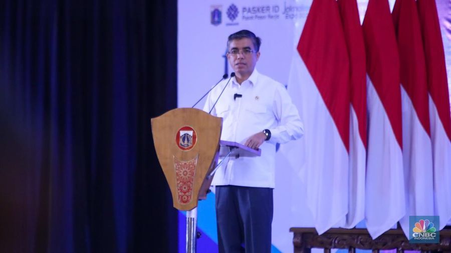 Menteri Ketenagakerjaan (Menaker) Yassierli saat menghadiri Jaknaker Expo di Balai Sudirman, Jakarta,  Kamis (21/11/2024). (CNBC Indonesia/Faisal Rahman)