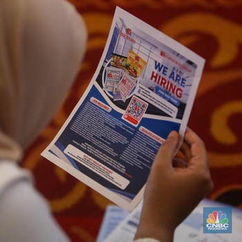 Potret Pencari Kerja di Jakarta Padati Job Fair, Antre Sampai Lesehan