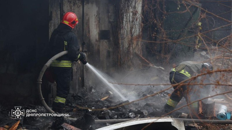 Rusia menyerang wilayah Dnipropetrovsk pada Kamis (21/11/2024) pagi. Hal ini disampaikan oleh kepala administrasi militer wilayah Ukraina. (via REUTERS/STATE EMERGENCY SERVICE OF UKRAI)