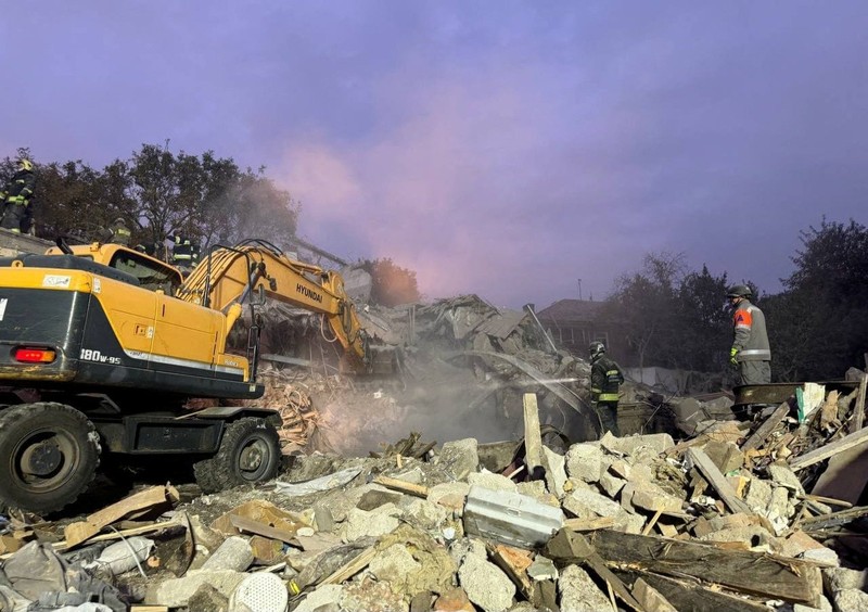 Rusia menyerang wilayah Dnipropetrovsk pada Kamis (21/11/2024) pagi. Hal ini disampaikan oleh kepala administrasi militer wilayah Ukraina. (via REUTERS/STATE EMERGENCY SERVICE OF UKRAI) Rusia menyerang wilayah Dnipropetrovsk pada Kamis (21/11/2024) pagi. Hal ini disampaikan oleh kepala administrasi militer wilayah Ukraina. (via REUTERS/STATE EMERGENCY SERVICE OF UKRAI)