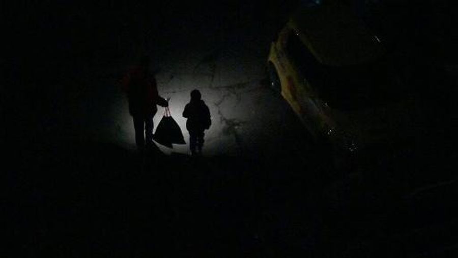 Serangan rudal dan pesawat nirawak Rusia yang besar-besaran telah menargetkan infrastruktur listrik di seluruh Ukraina. (REUTERS/Gleb Garanich)