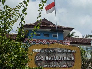 Internet Jadi Primadona di Kantor Camat, Tua-Muda Bahagia