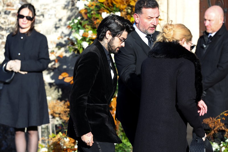 Peti mati mantan penyanyi One Direction Liam Payne tiba untuk pemakaman di Gereja St. Mary di Amersham, dekat London, Inggris, 20 November 2024. (REUTERS/Toby Melville)